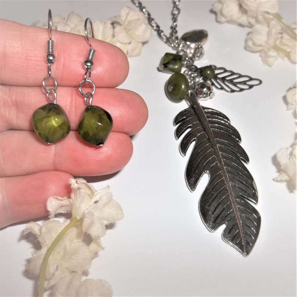 Feather Necklace & Earring Set Green Silver Beaded Long Boho Style Fashion A539